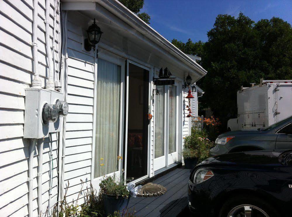 Tuck Inn B&B 락포트 외부 사진